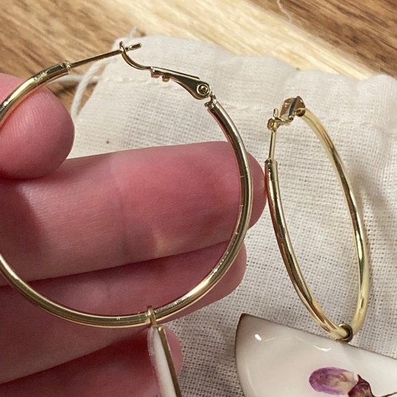 Pressed Flower Hoop Earrings - Picture 3 of 3